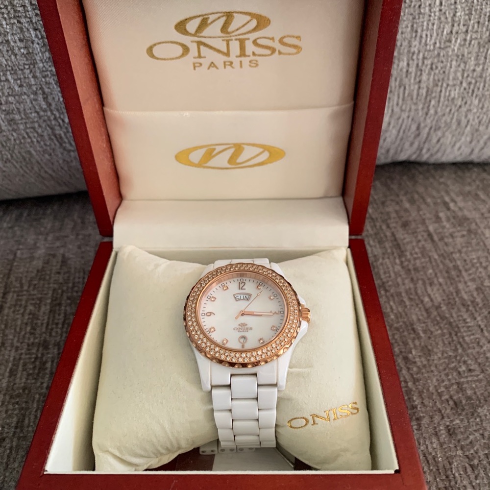 Oniss ON6200-LRG Women’s white ceramic watch